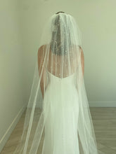 Load image into Gallery viewer, Malis Henderson - Scattered Pearl Veil
