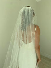 Load image into Gallery viewer, Malis Henderson - Scattered Pearl Veil
